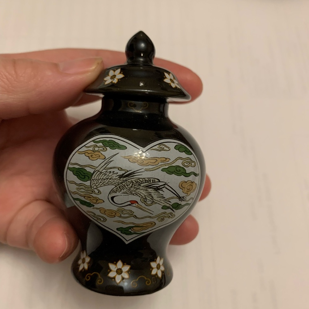 Black Ceramic Decorative Jar with Crane Design